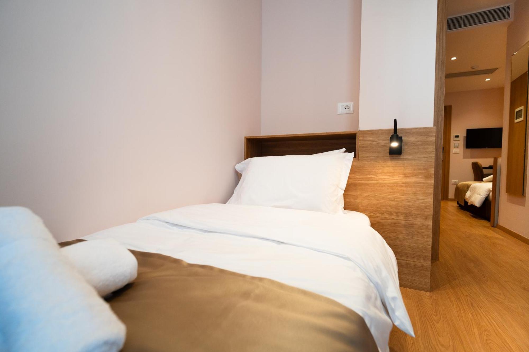 Hotel Boutique Jera Tirana Bagian luar foto