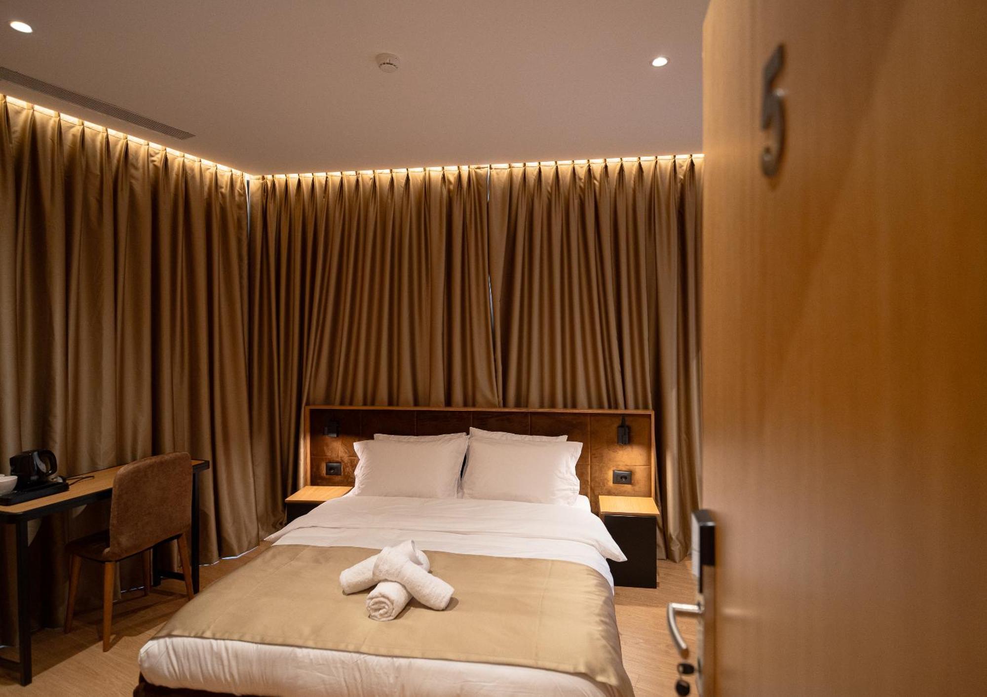 Hotel Boutique Jera Tirana Bagian luar foto