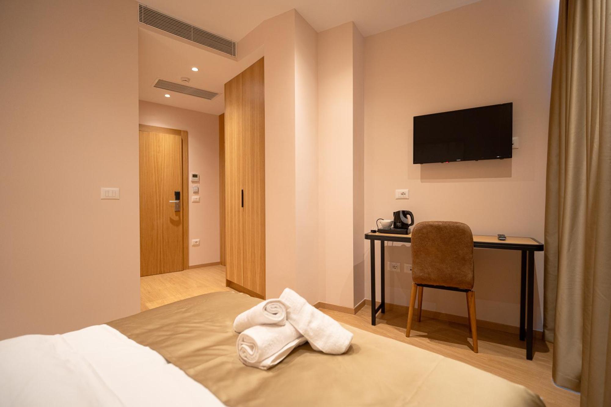 Hotel Boutique Jera Tirana Bagian luar foto