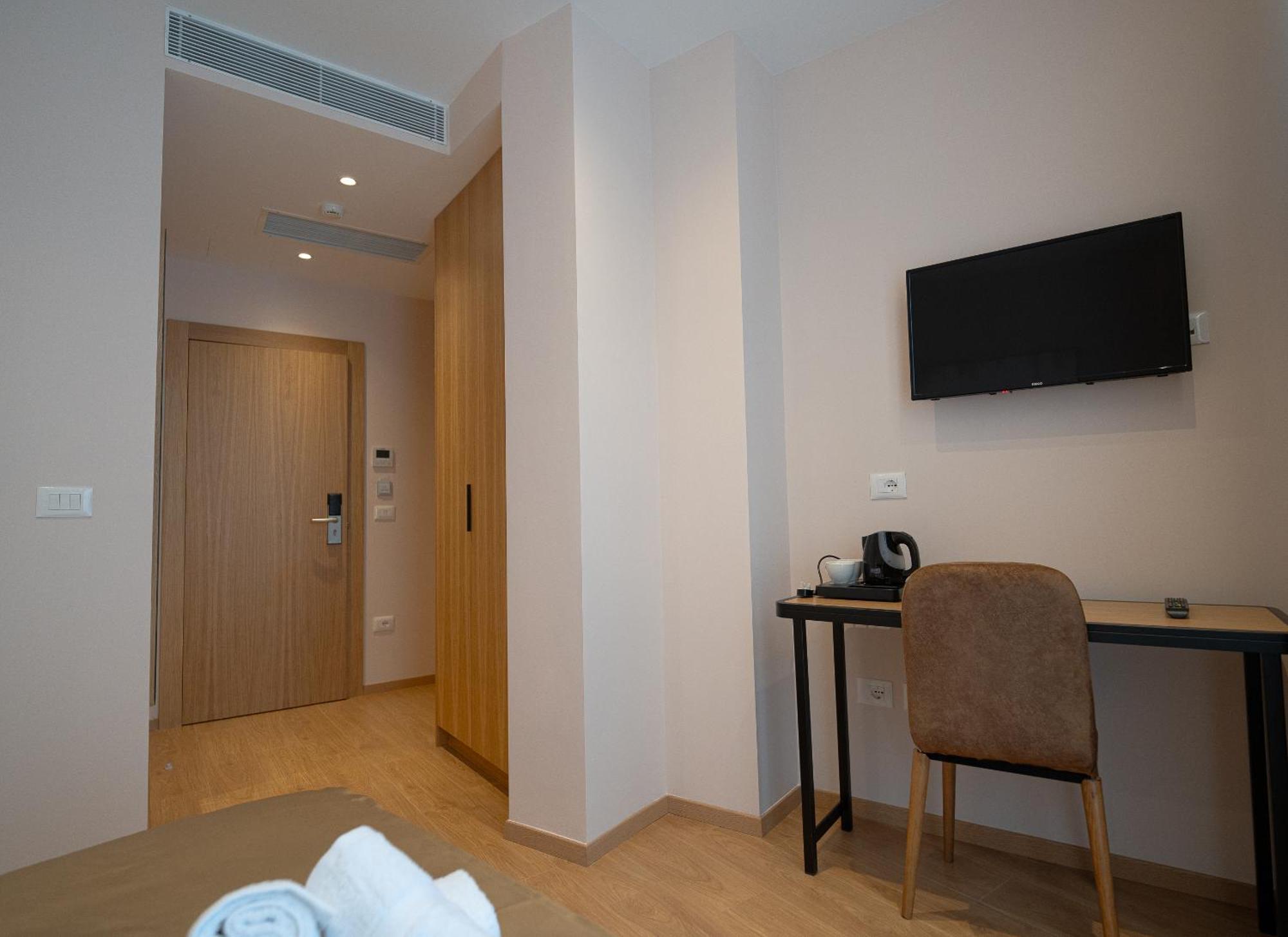 Hotel Boutique Jera Tirana Bagian luar foto