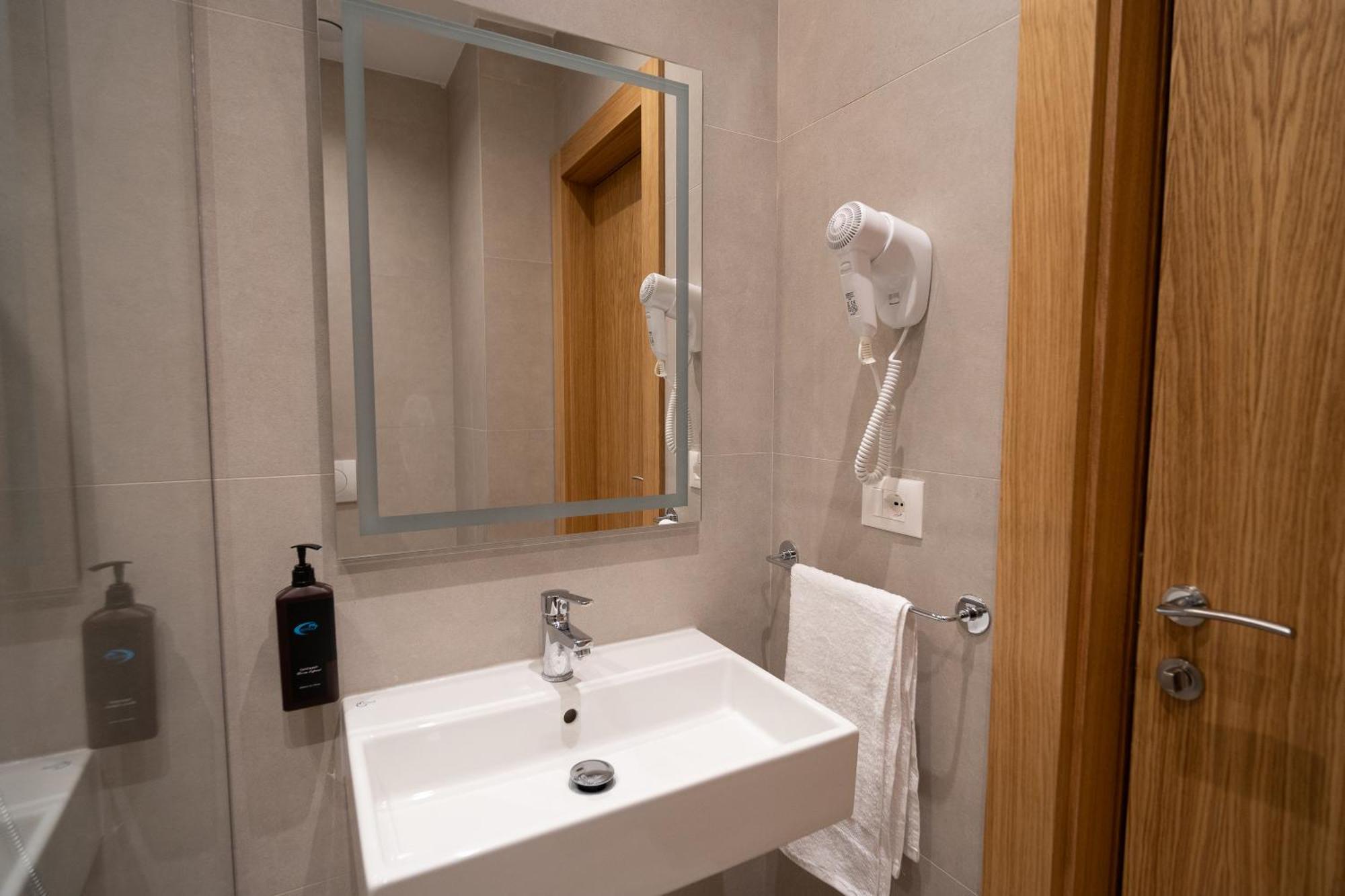 Hotel Boutique Jera Tirana Bagian luar foto
