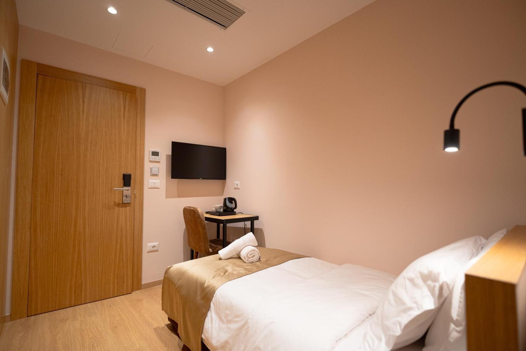 Hotel Boutique Jera Tirana Bagian luar foto